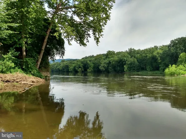 9440 Csx Rd, Great Cacapon, WV 25422