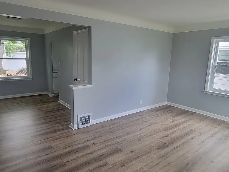 5149 Clement Ave — Photo 2