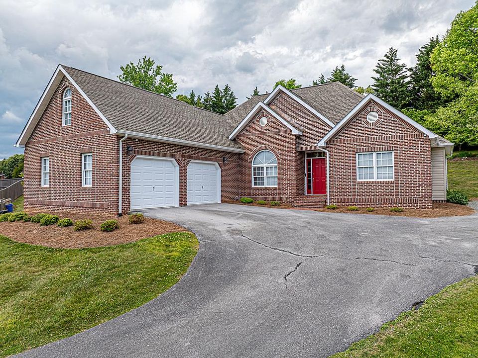 1st image of 16425 Fern Cir