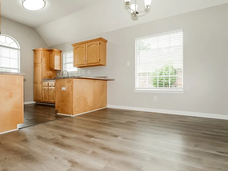 1332 Custer Dr E — Photo 6