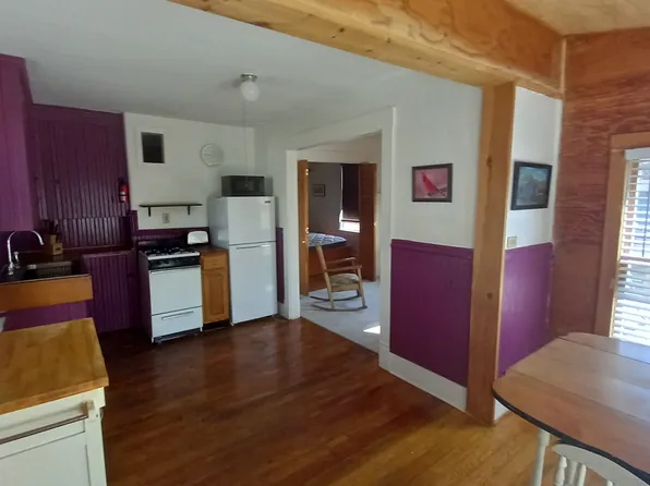 591 Railroad St APT 2, Saint Johnsbury, VT 05819