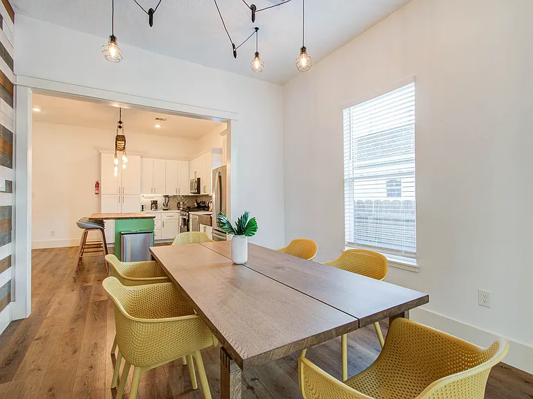 410 James St — Photo 10