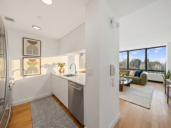 3rd image of 1113 York Ave APT 27A