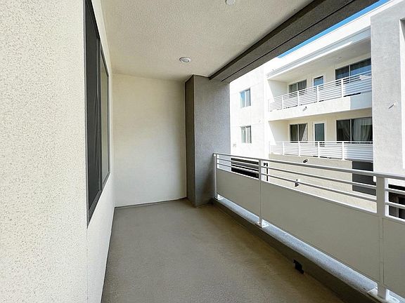 Balcony with recessed lighting