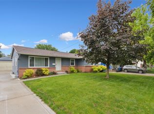 2901 E 40th Ct, Des Moines, IA 50317