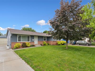 2901 E 40th Ct, Des Moines, IA, 50317