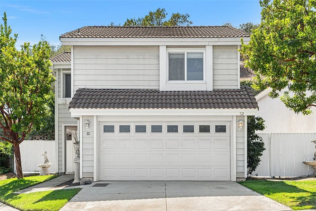 3 bed, 2.5 bath, 1289 sqft, $4,800 — Photo 2