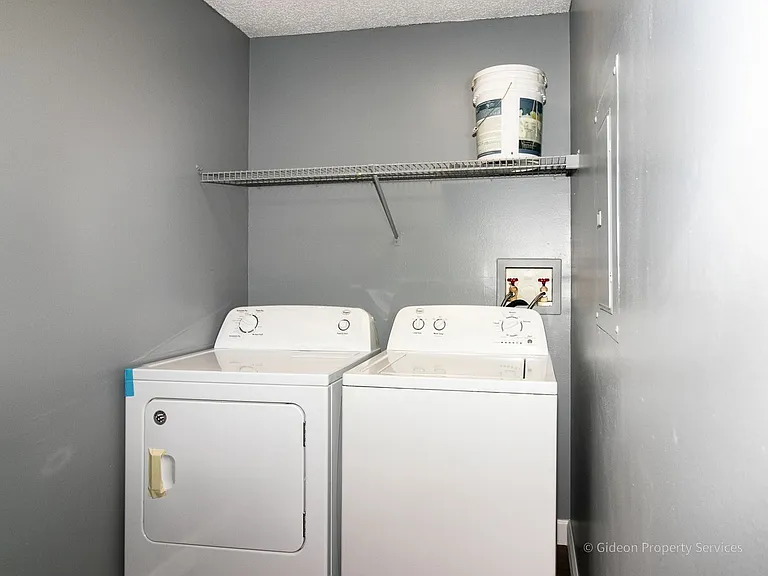 3921 SW 34th St #105 — Photo 25