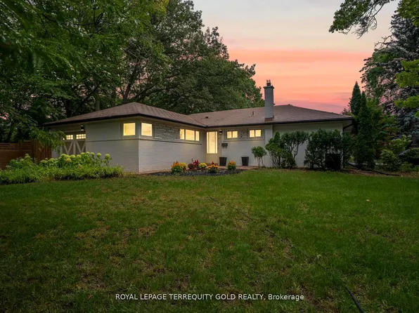 327 River Side Dr, Oakville, ON L6K 3N3