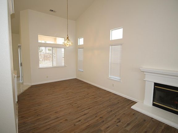 5th image of 2830 E Waterford Ave