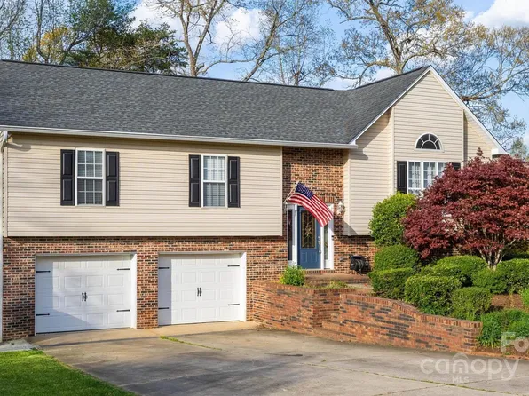 3704 25th Street Pl NE, Hickory, NC 28601