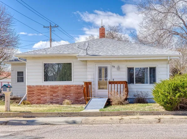104 4th Ave, Newcastle, WY 82701