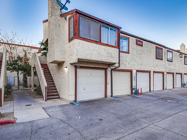 5011 Spencer St #B — Photo 2