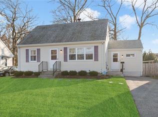 39 Lottie Dr, Riverside, RI 02915