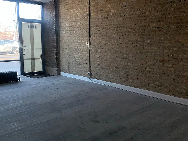 2902 N Laramie Ave — Photo 3