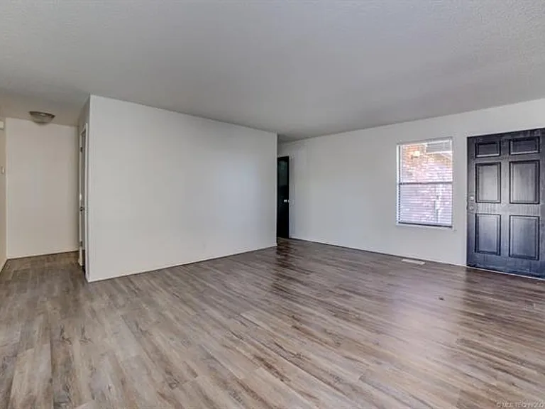 11115 S Date St — Photo 5