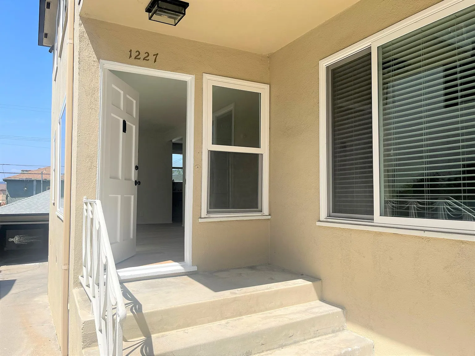 2 bed, 1000 sqft, $3,575 — Photo 2