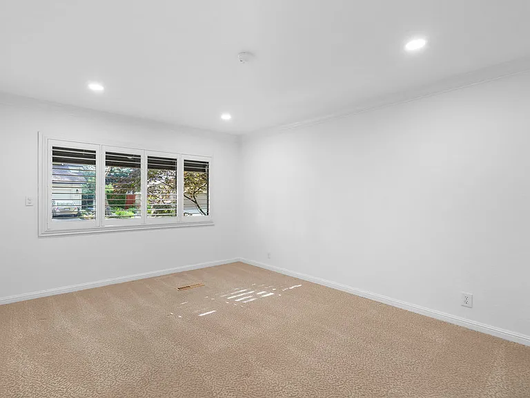 648 Tunbridge Rd — Photo 22