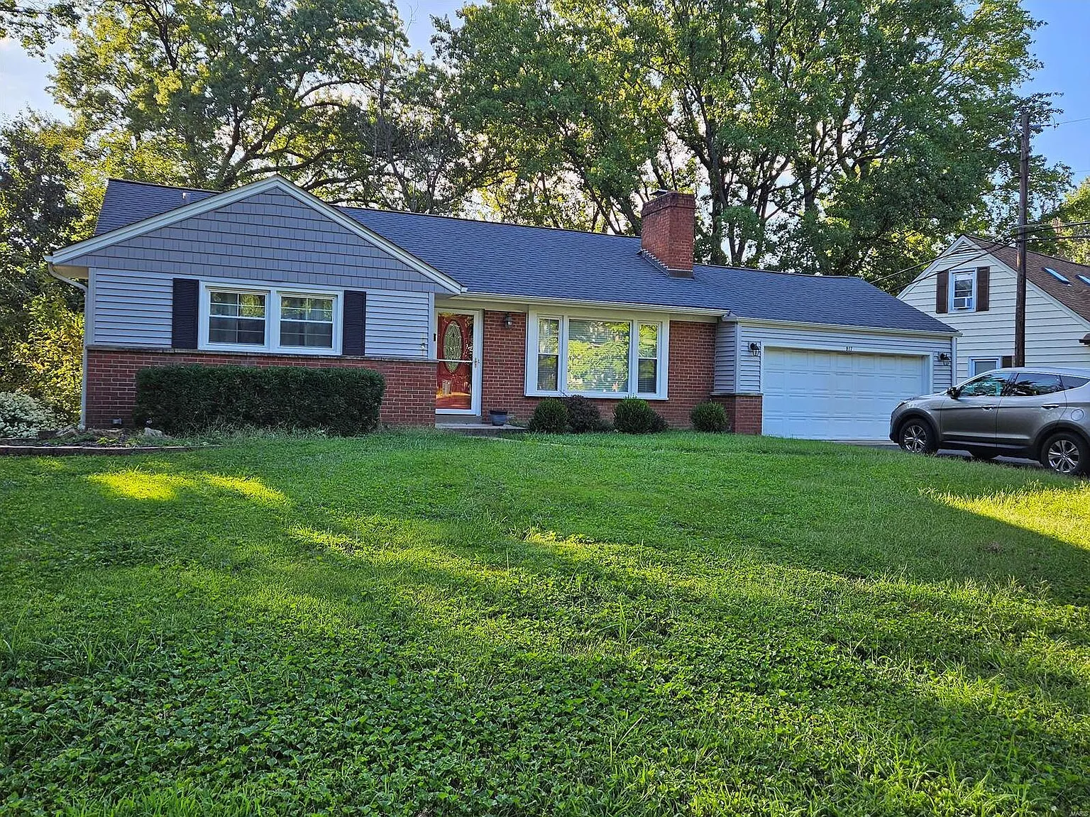 917 Rochdale Dr photo 1