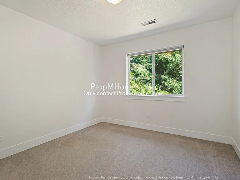 340 SW Delta Dr — Photo 22