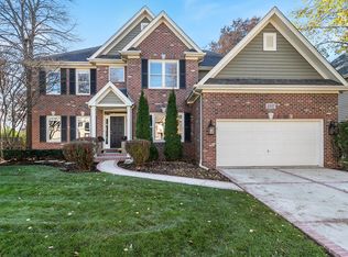 2157 Red Maple Ln, Aurora, IL 60502