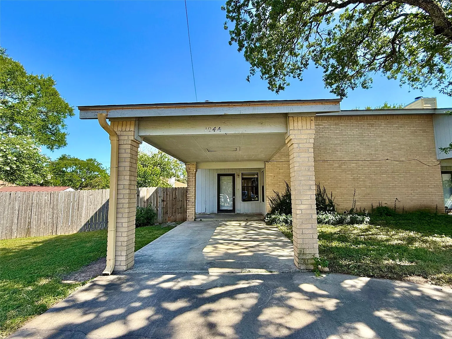 3 bed, 2.0 bath, 1337 sqft, $1,600 — Photo 1
