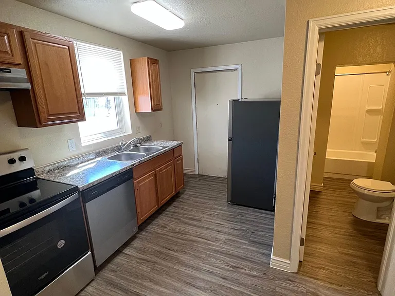 215 E Evans Ave #A — Photo 7