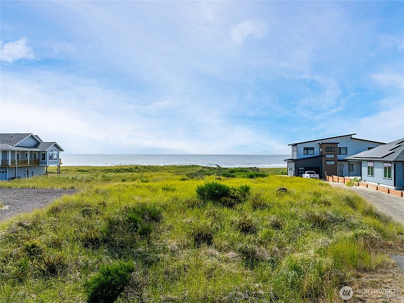 2nd image of 615 Dune Crest Loop