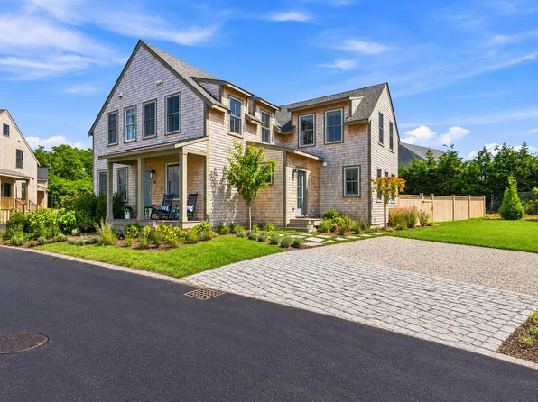 18 Honeysuckle Dr, Nantucket, MA 02554