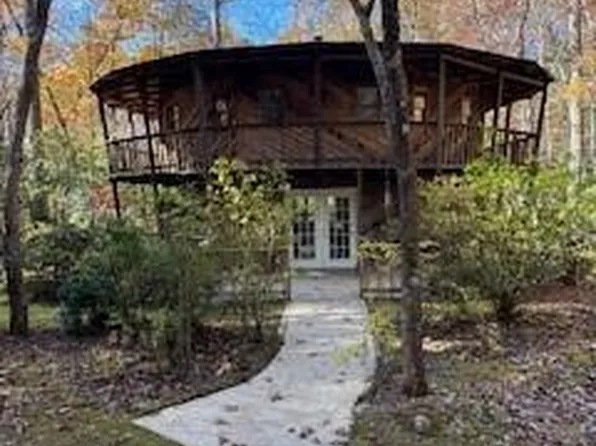 667 Pinewood Knoll Dr, Hendersonville, NC 28739