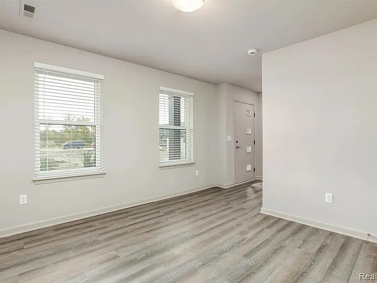 2151 Park Dr — Photo 15