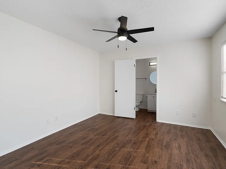 2909 W Slaughter Ln #B — Photo 43