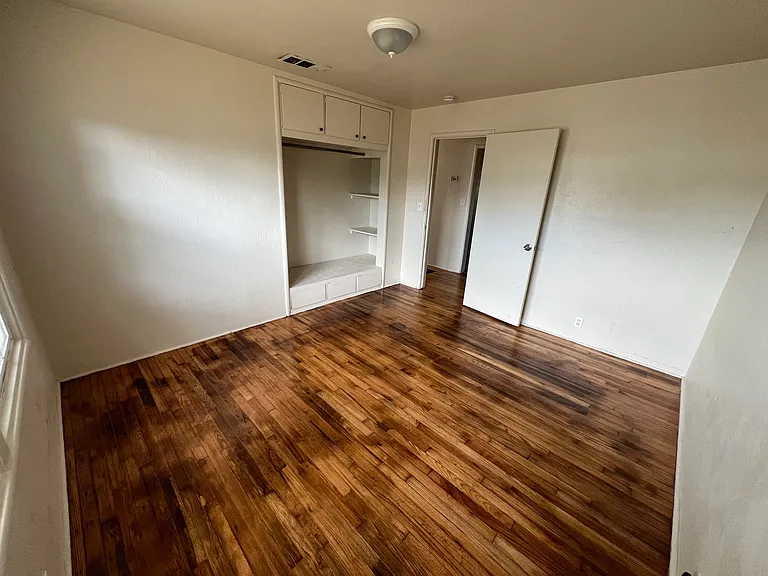 2022 Glendale Ave — Photo 6