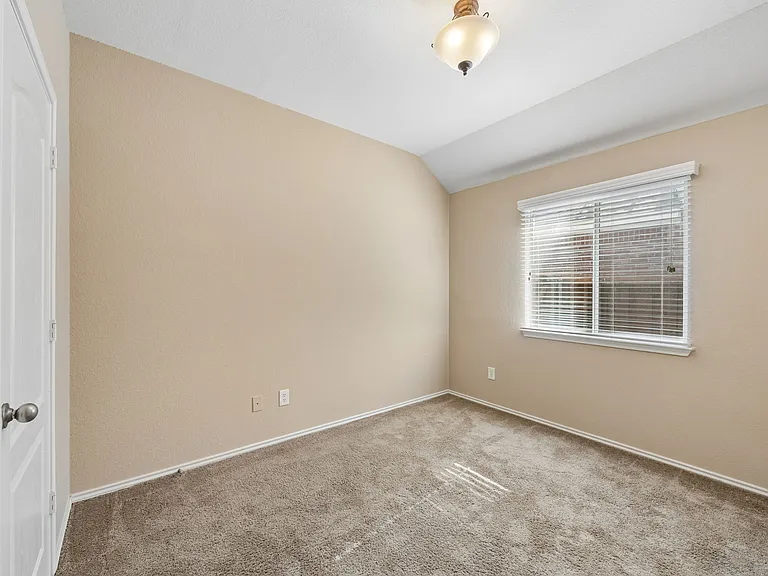 1552 Sleepy Hollow Dr — Photo 23