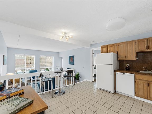 3rd image of 160 Burkhall St Unit 208