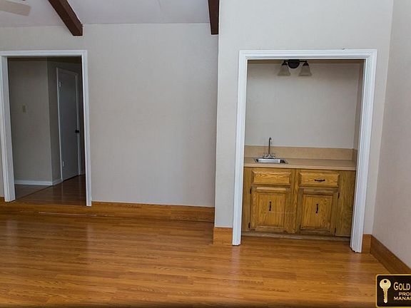 5th image of 110 Moody Cir