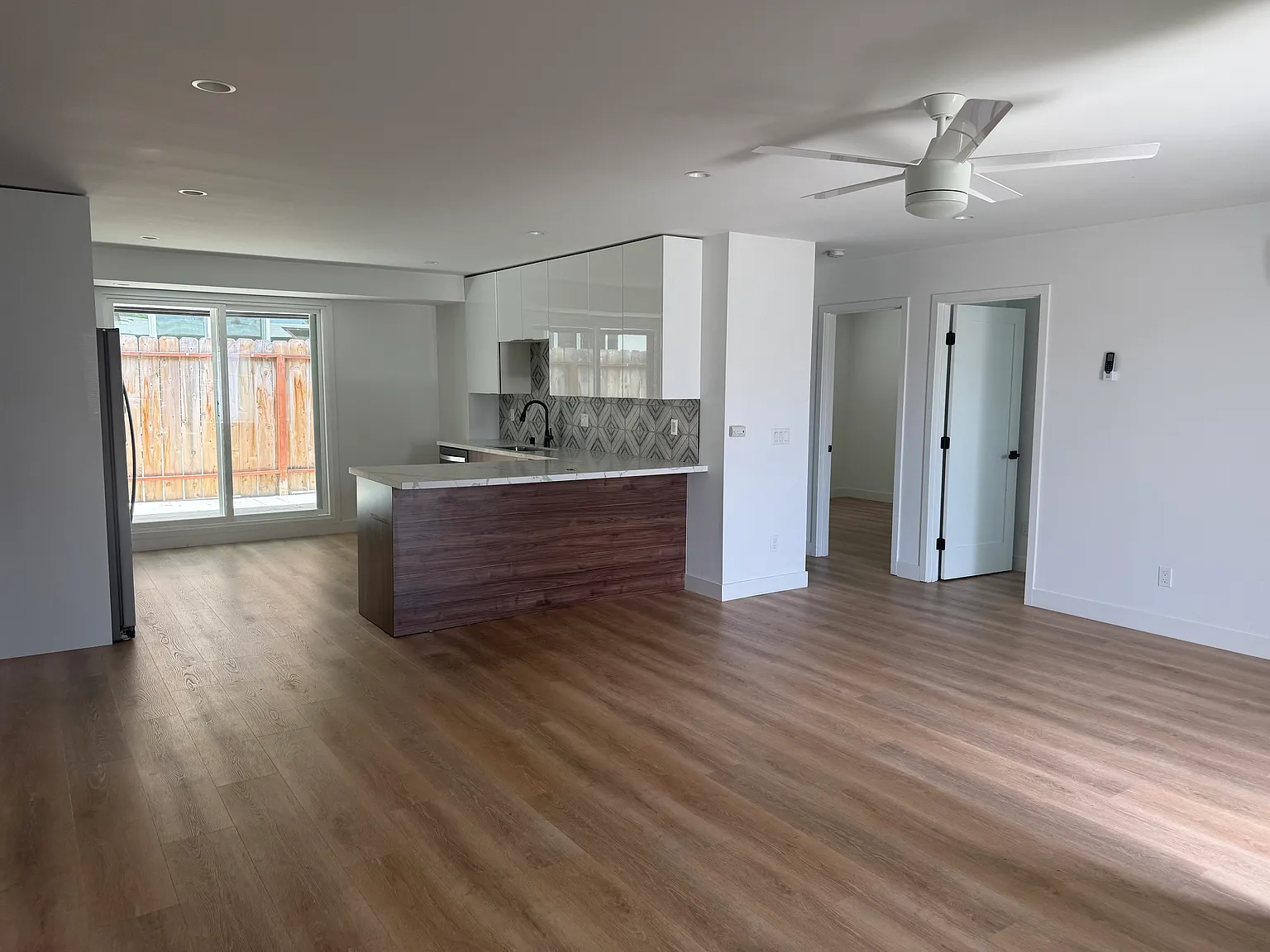 4 bed, 1200 sqft, $4,850 — Photo 2