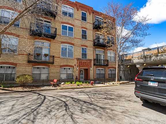 2nd image of 1740 N Maplewood Ave APT 102
