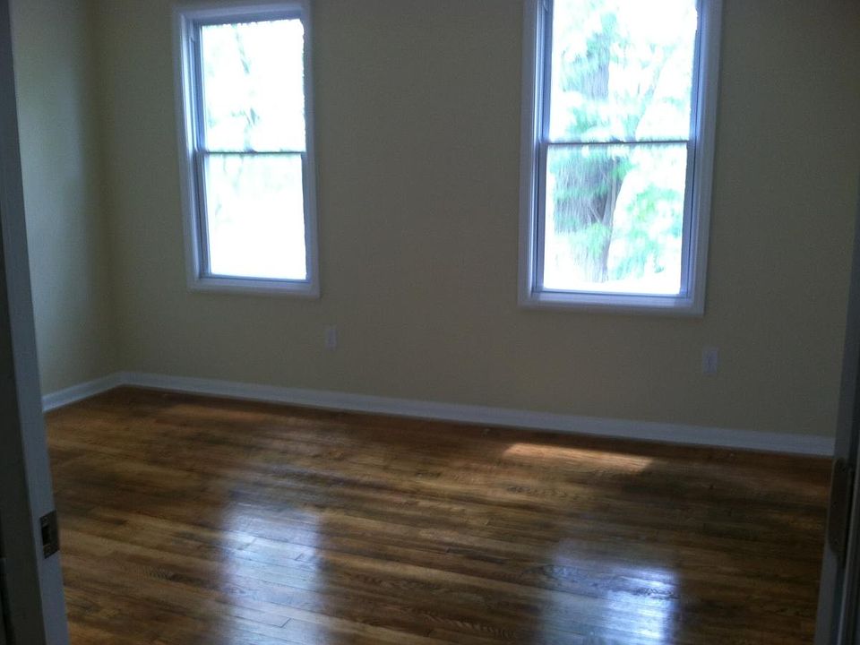 2nd image of 121 Brunswick Rd APT 1