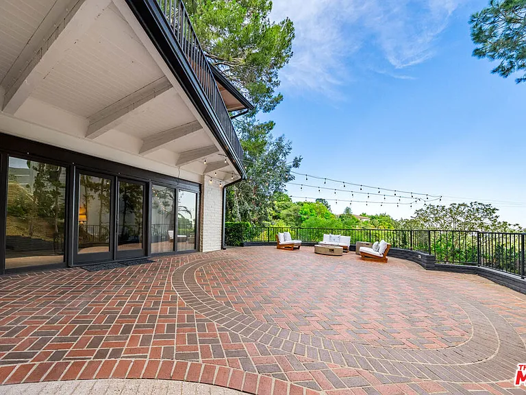 9305 Beverly Crest Dr — Photo 8