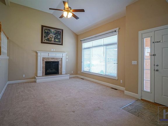 3rd image of 2719 Hackberry Dr