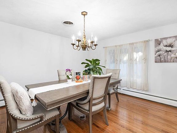 2nd image of 18 Carriage Way N
