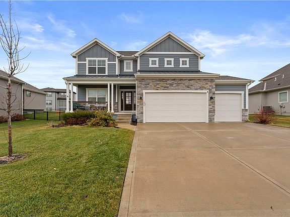 2nd image of 334 NW Ambersham Dr