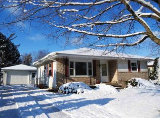1817 Division St, New London, WI 54961