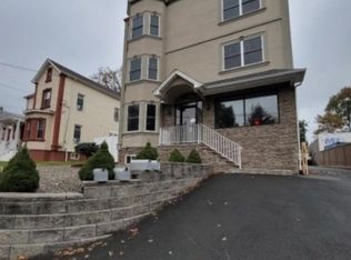 252 W 1st Ave #3, Roselle, NJ 07203
