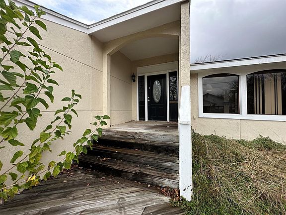 2nd image of 6121 Grace Ln