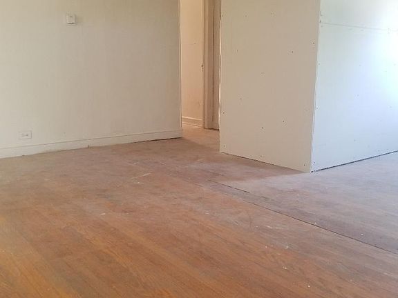 4th image of 7950 Narragansett Ave