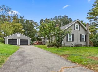 39 Pollard Rd, Plaistow, NH 03865