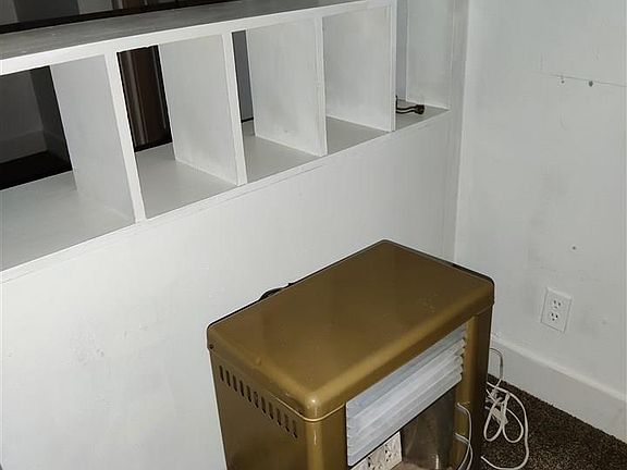4th image of 109 W Poe St