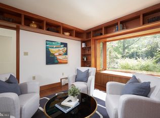 6917 Wilson Ln, Bethesda, MD 20817
